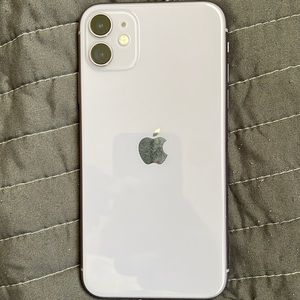 IPhone 11 Purple 64GB (UNLOCKED) good condition